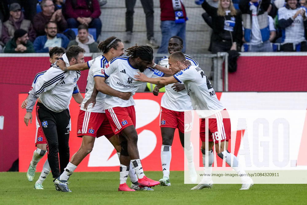 V li Yussuf Poulsen (HSV), 15, Terem Moffi (HSV), 9, Kofi Amoako (HSV), 22, Miro Muheim (HSV), 28, Players from Hamburger SV (HSV) celebrate the goal that tied the game at 2–2, Celebration, Goal Celebration, Goal Scored, Celebrating the Goal, Goal, Celebration, Celebrating the Goal, Rejoicing, Joy, Happy, Optimistic, Positive, Game Moment, Highlight, Action, 10 10 2026, Sinsheim, Germany, soccer, Bundesliga, TSG 1899 Hoffenheim vs. Hamburger SV, DFB and DFL regulations prohibit any use of photographs as image sequences and or quasi-video