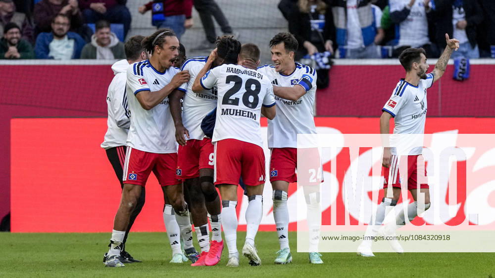 Hamburger SV (HSV) players celebrate the goal that tied the score at 2–2, Celebration, goal celebration, goal scored, celebrating the goal, goal, celebration, cheering the goal, joy, happiness, happy, optimistic, positive, game scene, highlight, action, 10 10 2026, Sinsheim, Germany, soccer, Bundesliga, TSG 1899 Hoffenheim, Hamburger SV, DFB and DFL regulations prohibit any use of photographs as image sequences and or quasi-video