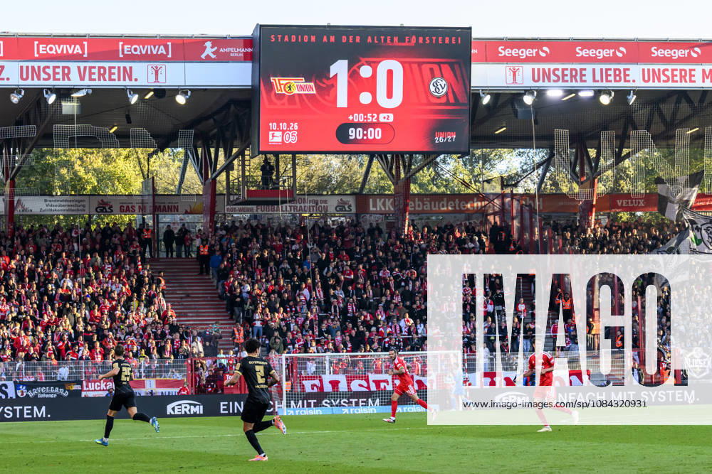 In the photo, from left: Scoreboard after 90 plus 2 minutes, 1–0, GER, Berlin, soccer, 1. FC Union Berlin vs. SV Elversberg, at the Alte Försterei, October 10, 2026, DFB and DFL regulations prohibit any use of photographs as image sequences and or quasi-video,