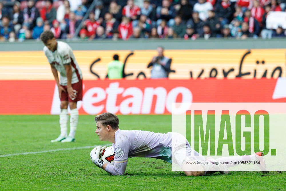 Finn Dahmen 1, FC Augsburg, makes a confident save during the match between FC Augsburg and FC Bayern Munich, Soccer, Men s, Bundesliga, 2026–2027, Matchday 5 on October 10, 2026, in Augsburg, WWK ARENA. DFL and DFB regulations prohibit any use of photographs as image sequences and or quasi-video. Bavaria, Germany