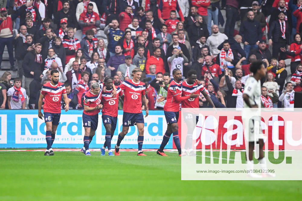 LOSC Lille v Le Havre Athletic Club - Ligue 1 McDonald s 2026 2027 Nabil BENTALEB of Lille, Romain PERRAUD of Lille, Maurits KJAERGAARD of Lille, ALEXSANDRO of Lille, Aissa Mandi of Lille and and Dilane BAKWA of Lille celebrate after scores during Ligue 1 McDonald s match between Lille and Le Havre at Stade Pierre-Mauroy on October 10, 2026 in Lille, France. Lille France