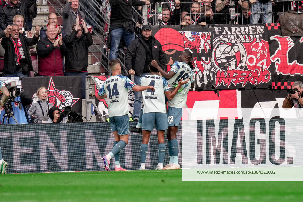 Germany Soccer Season 2026–2027, Bundesliga 1, Matchday 5, FSV Mainz 05 vs. Bayer 04 Leverkusen at MEWA Arena in Mainz; Leverkusen players celebrate their 2–4 lead, goal, goal celebration, celebration, joy, emotions, Mainz, MEWA Arena, Germany