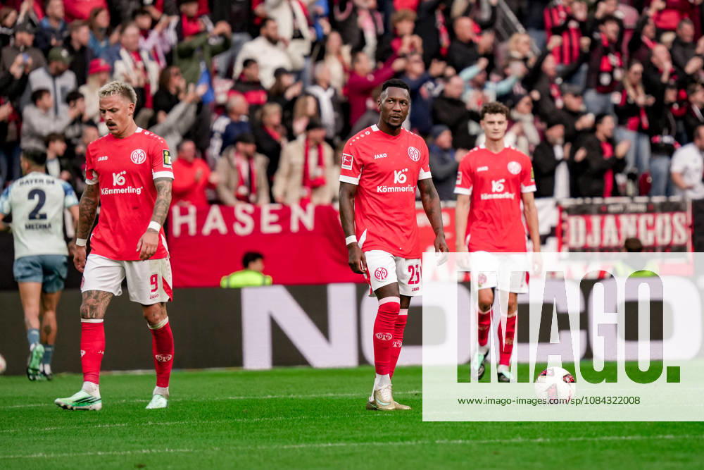 Germany Soccer Season 2026–2027, Bundesliga 1, Matchday 5, 1 FSV Mainz 05 vs. Bayer 04 Leverkusen, MEWA Arena, Mainz, Sheraldo Becker, 1 FSV Mainz 05, 23, and Phillip Tietz 1, FSV Mainz 05, 9, after conceding a goal; facial expressions, emotions; Mainz, MEWA Arena, Germany