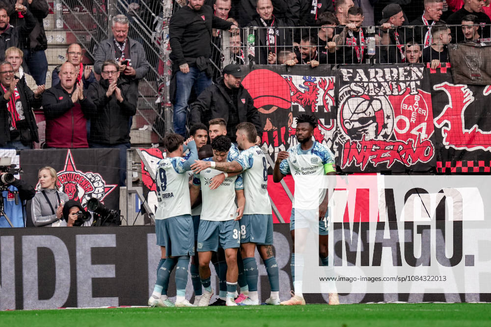 Germany Soccer Season 2026–2027, Bundesliga 1, Matchday 5, FSV Mainz 05 vs. Bayer 04 Leverkusen at MEWA Arena in Mainz; Leverkusen players celebrate their 2–4 lead, goal, goal celebration, celebration, joy, emotions, Mainz, MEWA Arena, Germany