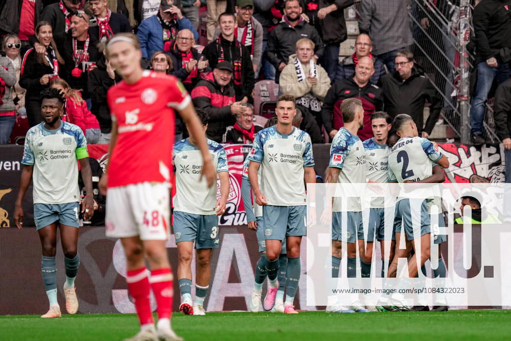 Germany Soccer Season 2026–2027, Bundesliga 1, Matchday 5, FSV Mainz 05 vs. Bayer 04 Leverkusen at MEWA Arena in Mainz; Leverkusen players celebrate their 2–4 lead, goal, goal celebration, celebration, joy, emotions, Mainz, MEWA Arena, Germany