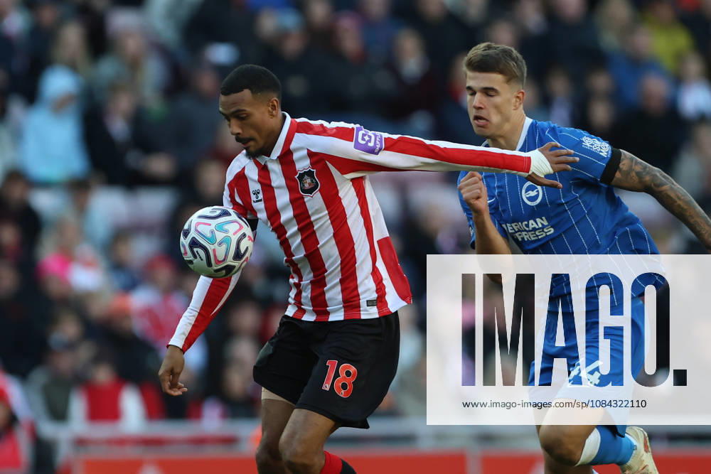 10th October 2026; Stadium of Light, Sunderland, England; Premier League Football, Sunderland versus Brighton and Hove Albion; Wilson Isidor of Sunderland holds off Luka Vuskovic of Brighton and Hove Albion DavexLofthouse