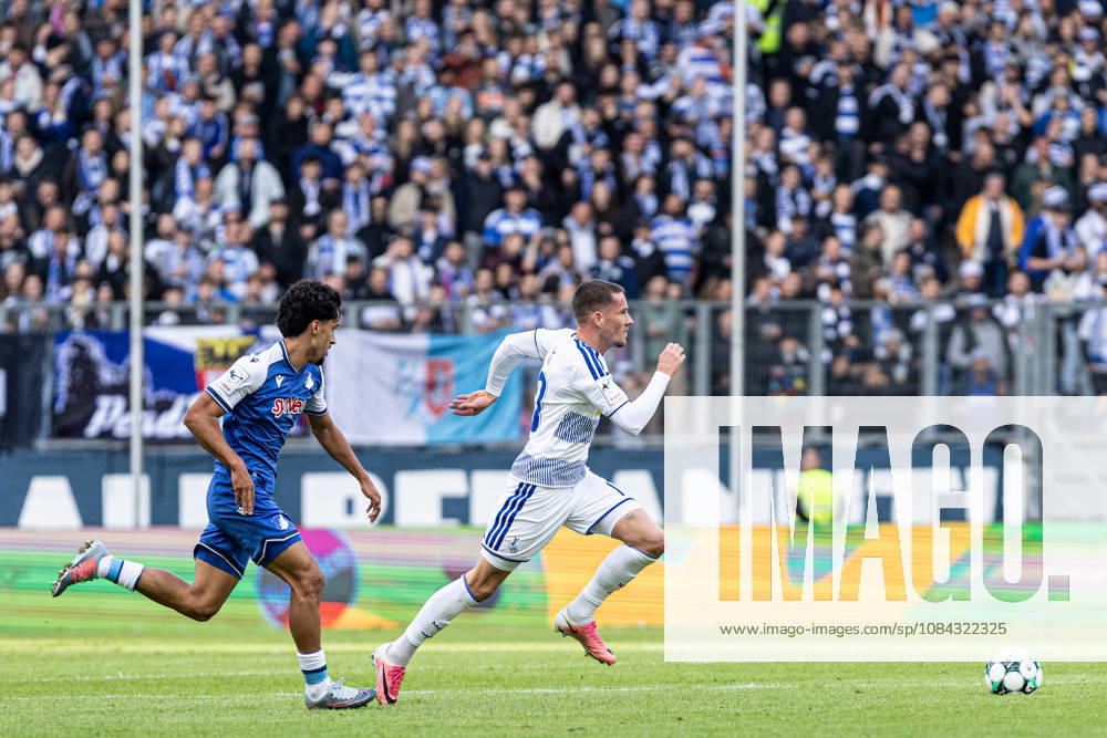 3rd Division: MSV Duisburg vs. TSG Hoffenheim II, October 10, 2026; Yasin Zor (TSG Hoffenheim II), 10, Christian Viet MSV Duisburg, 10 3rd Division Matchday 8 MSV Duisburg vs. TSG Hoffenheim II Schauinsland Reisen Arena, Duisburg, October 10, 2026 DFB regulations prohibit any use of photographs as image sequences and or quasi-video