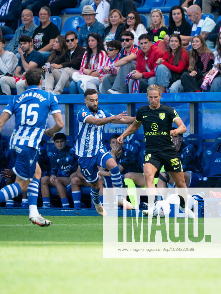 ESP LaLiga EA Sports: Deportivo Alavés vs. Atlético Madrid — Abde Rebbach of Deportivo Alavés and Marcos Llorente of Atlético Madrid during the LaLiga EA Sports match between Deportivo Alavés and Atlético Madrid, played at Mendizorroza Stadium in Vitoria-Gasteiz on October 10, 2026 in Spain VITORIA GASTEIZ Spain Soccer