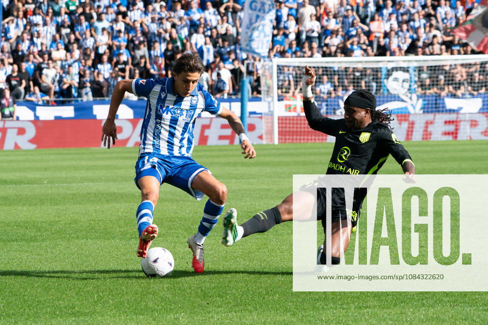 ESP LaLiga EA Sports: Deportivo Alavés vs. Atlético Madrid — Nahuel Tenaglia of Deportivo Alavés and Ademola Lookman of Atlético Madrid during the LaLiga EA Sports match between Deportivo Alavés and Atlético Madrid, played at Mendizorroza Stadium in Vitoria-Gasteiz on October 10, 2026 in Spain, VITORIA-GASTEIZ, Spain, Soccer