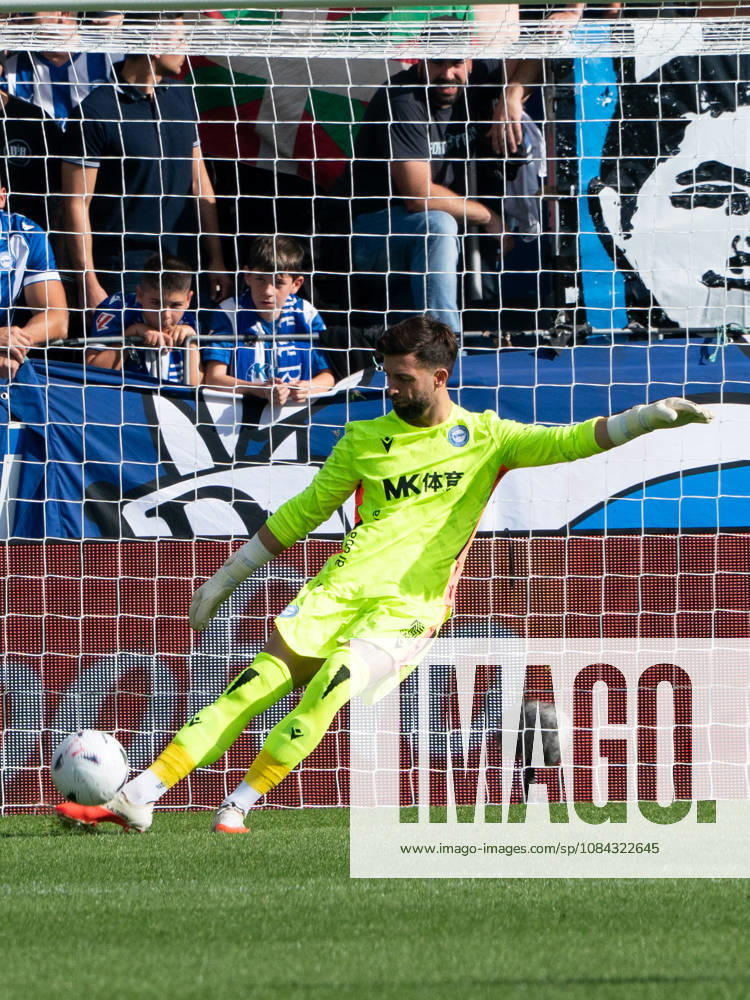 ESP LaLiga EA Sports: Deportivo Alavés vs. Atlético Madrid — Antonio Sivera of Deportivo Alavés during the LaLiga EA Sports match between Deportivo Alavés and Atlético Madrid, played at Mendizorroza Stadium in Vitoria-Gasteiz on October 10, 2026, in Spain. VITORIA-GASTEIZ, Spain. Soccer