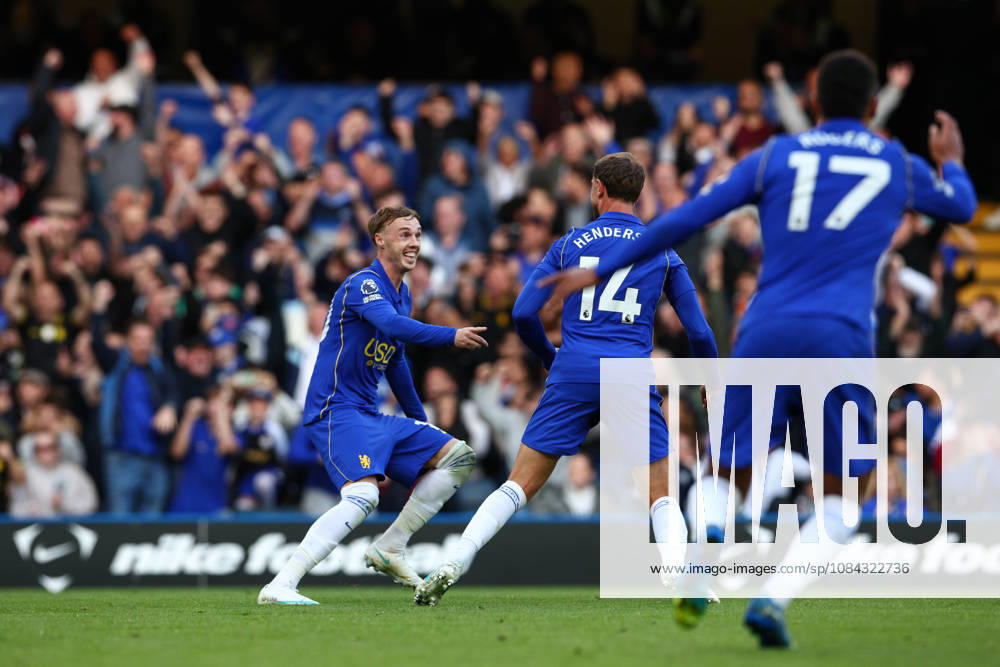 Premier League: Chelsea v AFC Bournemouth LONDON, UK - 10th Oct 2026: Jordan Henderson of Chelsea celebrates scoring his side s fifth goal with team mate Cole Palmer during the Premier League match between Chelsea FC and AFC Bournemouth at Stamford Bridge London Stamford Bridge England United Kingdom