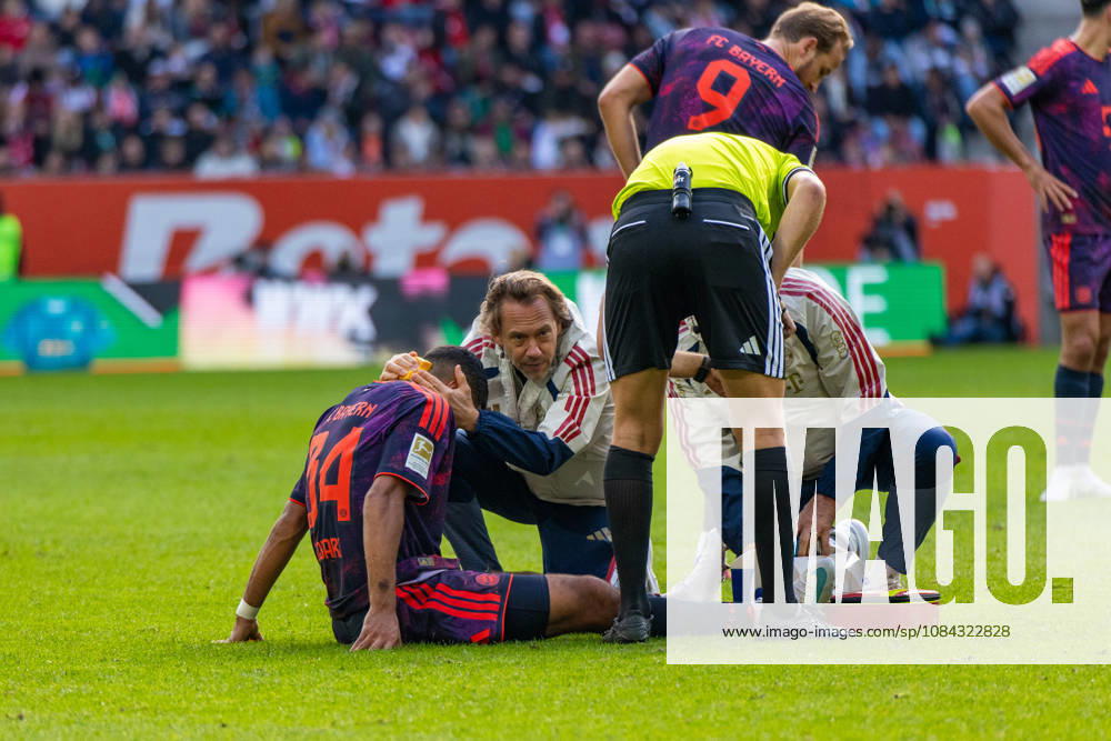 FC Augsburg vs. FC Bayern Munich Germany, Augsburg, October 10, 2026, soccer, Bundesliga, 2026–2027 season, FC Augsburg vs. FC Bayern Munich, Ismael Saibari (FC Bayern Munich), injury, injured, sitting on the ground
