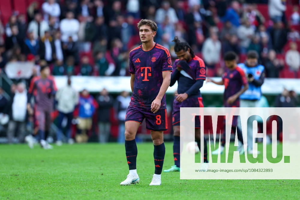 GER, Soccer, Men s, 1st Bundesliga, 2026–2027 season, Matchday 5, FC Augsburg vs. FC Bayern Munich; Tom Bischof of FC Bayern Munich was disappointed after the game; DFB and DFL regulations prohibit any use of photographs as image sequences and or quasi-video; Augsburg WWK Arena; Bayern; Germany