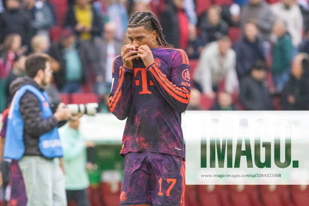 Michael Olise of FC Bayern Munich looks disappointed, FC Augsburg vs. FC Bayern Munich, Bundesliga Soccer, Soccer, Bundesliga 1, Matchday 5, October 10, 2026. DFL regulations prohibit any use of photographs as image sequences and or quasi-video.