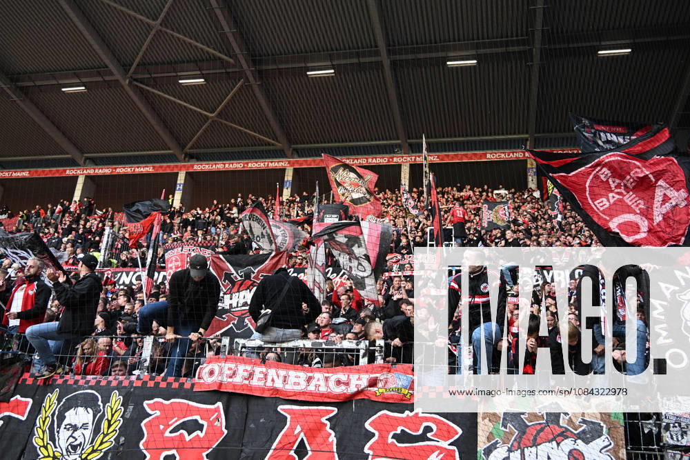 Soccer, Bundesliga 1, FSV Mainz 05 vs. Bayer 04 Leverkusen – fans, spectators, emotions, jerseys, flags, atmosphere, Bayer Leverkusen ultras. DFL and DFB regulations prohibit any use of photographs as image sequences and or quasi-video. Mainz