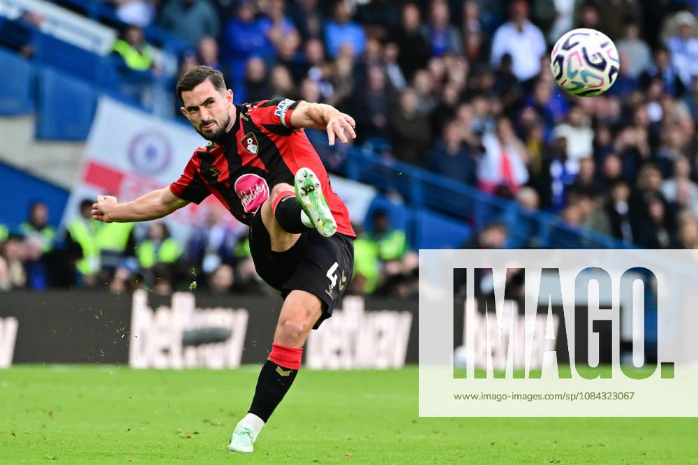 Chelsea v Bournemouth, Premier League AFC Bournemouth midfielder Lewis Cook (4) takes a free kick during the Premier League match between Chelsea and Bournemouth at Stamford Bridge, London, UK on 10 October 2026. London Stamford Bridge Greater London UK Editorial use only DataCo restrictions apply See www.football-dataco.com ,
