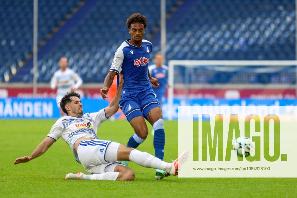 Germany, Soccer, Men s, 3rd Division, 2026–2027 Season, MSV Duisburg vs. TSG Hoffenheim II: Tobias Fleckstein (MSV) and Jykese Fields (TSG II) battle for the ball