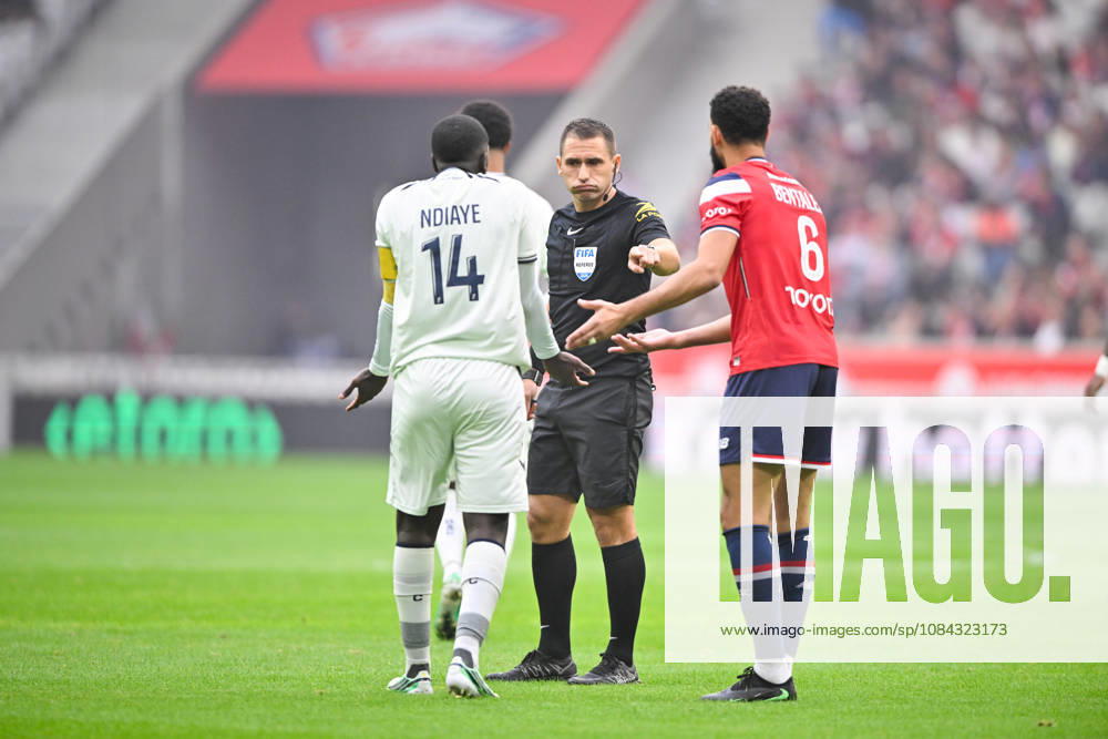 LOSC Lille v Le Havre Athletic Club - Ligue 1 McDonald s 2026 2027 Rassoul NDIAYE of Le Havre AC , Nabil BENTALEB of Lille and Bastien DECHEPY Referee during Ligue 1 McDonald s match between Lille and Le Havre at Stade Pierre-Mauroy on October 10, 2026 in Lille, France. Lille France