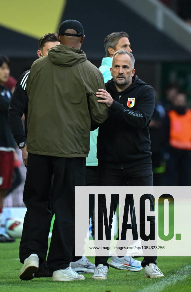 Soccer, Bundesliga 1, FC Augsburg vs. Bayern Munich: Head Coach Vincent Kompany (FC Bayern Munich), Head Coach Manuel Baum (FC Augsburg). DFL and DFB regulations prohibit any use of photographs as image sequences and or quasi-video. Augsburg