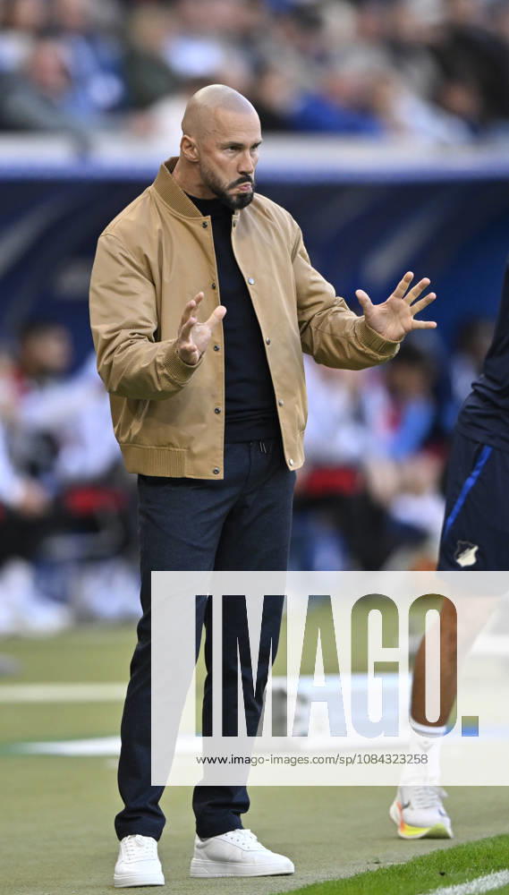 Coach Christian Ilzer of TSG 1899 Hoffenheim on the sidelines, gesturing; TSG 1899 Hoffenheim vs. Hamburger SV (HSV), October 10, 2026. DFL regulations prohibit any use of photographs as image sequences AND OR QUASI-VIDEO TSG 1899 Hoffenheim vs. Hamburger SV (HSV)