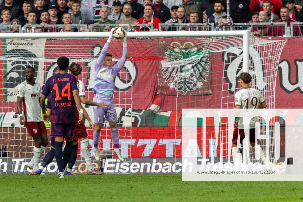 Goalkeeper Finn Dahmen of FC Augsburg in action, FC Augsburg vs. FC Bayern Munich, Bundesliga Soccer, Soccer, Bundesliga 1, Matchday 5, October 10, 2026. DFL regulations prohibit any use of photographs as image sequences and or quasi-video.