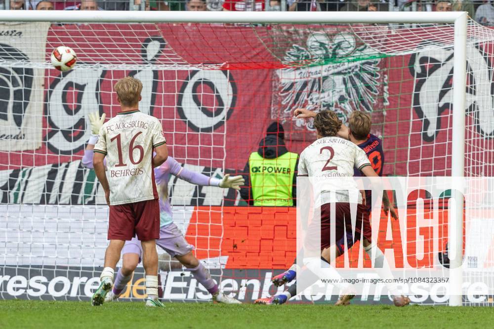 Harry Kane of FC Bayern Munich misses a great chance, FC Augsburg vs. FC Bayern Munich, Bundesliga Soccer, Soccer, Bundesliga 1, Matchday 5, October 10, 2026. DFL regulations prohibit any use of photographs as image sequences and or quasi-video.