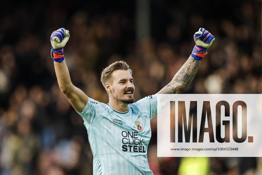 DEVENTER - Go Ahead Eagles goalkeeper Kjetil Haug reacts after the 1-1 draw during the Dutch Eredivisie match between Go Ahead Eagles and Sparta Rotterdam at De Adelaarshorst on October 10, 2026, in Deventer, the Netherlands. BART STOUTJESDIJK ANP Eredivisie 2026 27 ANPxSportx IVx 572032182 originalFilename: 572032182