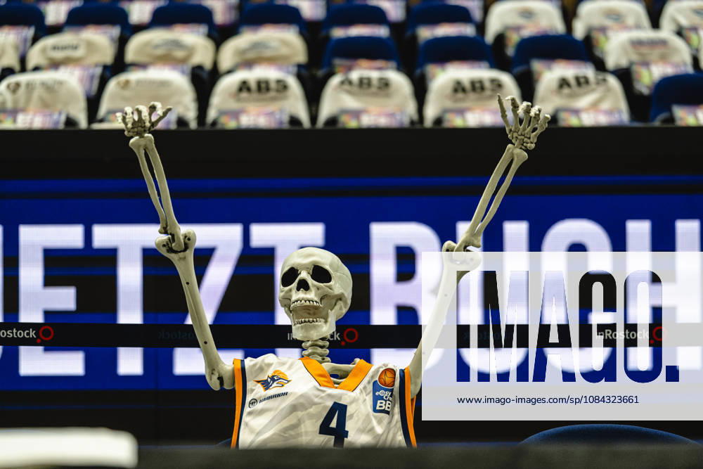 Rostock, Germany, October 10, 2026; easyCredit BBL 2026–2027, Matchday 5: Rostock Seawolves vs. Fitness First Würzburg Baskets. Pictured: Spooky October at the Rostock Stadthalle, featuring a skeleton wearing a Seawolves jersey.