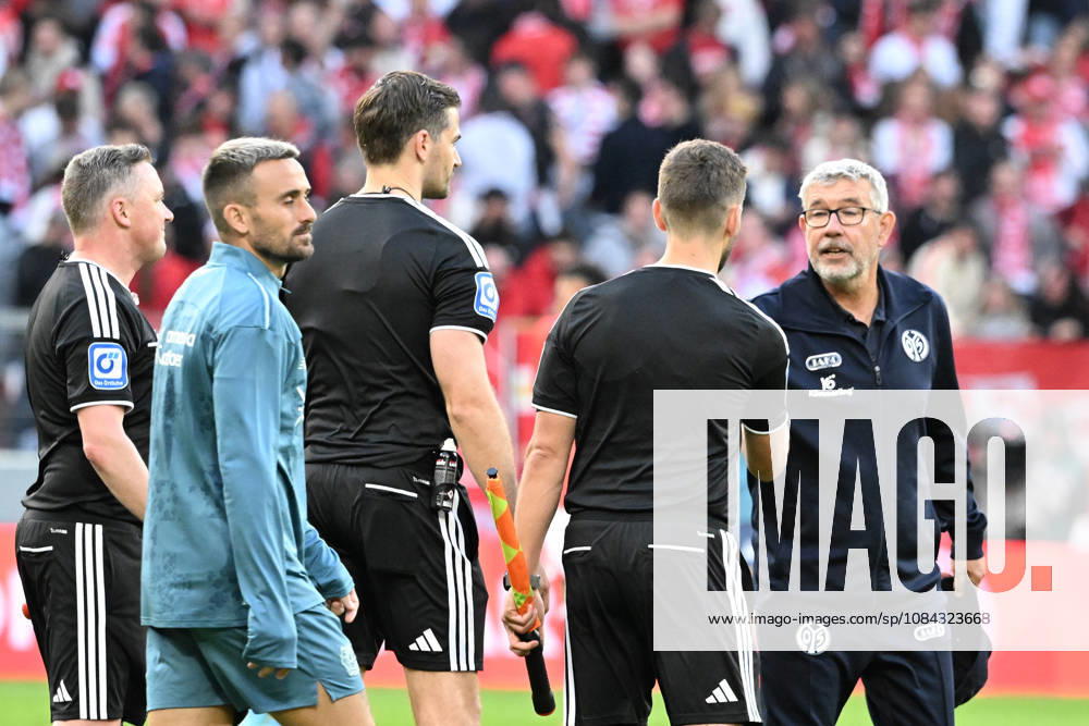 Soccer 1 Bundesliga, FSV Mainz 05 vs. Bayer 04 Leverkusen – Coach Urs Fischer, FSV Mainz 05. DFL and DFB regulations prohibit any use of photographs as image sequences and or quasi-video. Mainz