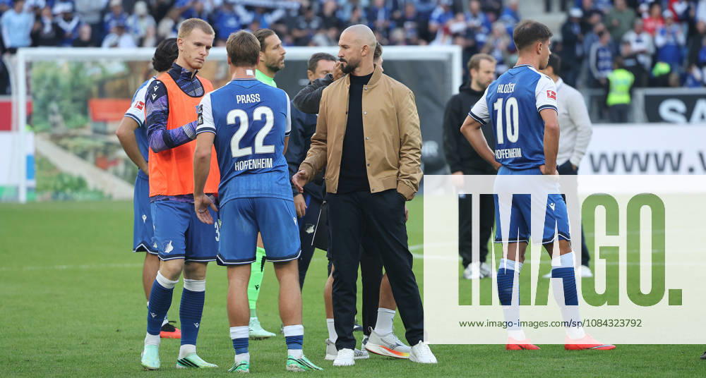 Sinsheim, Bundesliga Soccer: TSG 1899 Hoffenheim vs. Hamburger SV; from left: Alexander Prass, Christian Ilzer, Adam Hlozek (Hoffenheim); Disappointment