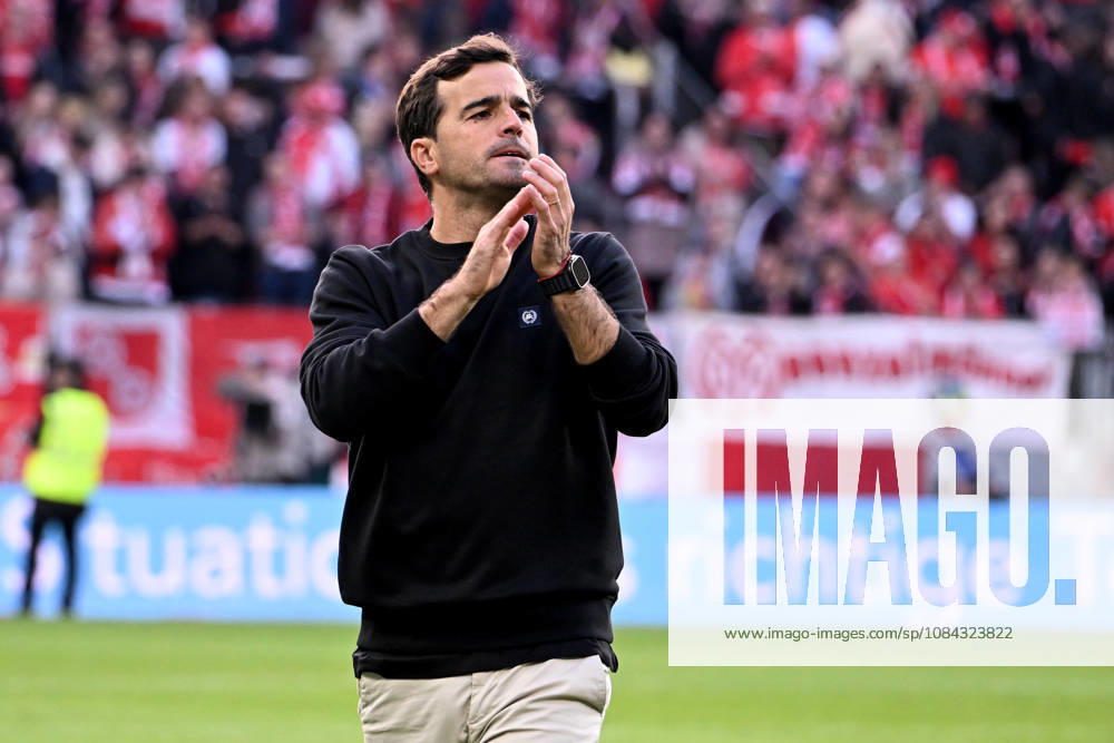 Soccer 1 Bundesliga, FSV Mainz 05 vs. Bayer 04 Leverkusen: Jubilation, joy over the victory; Coach Carles Martinez, Bayer 04 Leverkusen. DFL and DFB regulations prohibit any use of photographs as image sequences and or quasi-video. Mainz