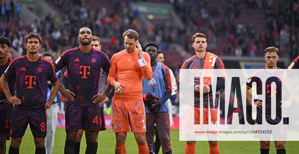 2026–2027 Bundesliga season, Matchday 5, FC Augsburg vs. FC Bayern Munich, at the WWK Arena in Augsburg; from left: Tom Bischof (FC Bayern Munich), Jonathan Tah (FC Bayern Munich), Josip Stanisic (Bayern Munich), goalkeeper Manuel Neuer (FC Bayern Munich), and goalkeeper Jonas Urbig (FC Bayern Munich) look pensive and disappointed after the game.