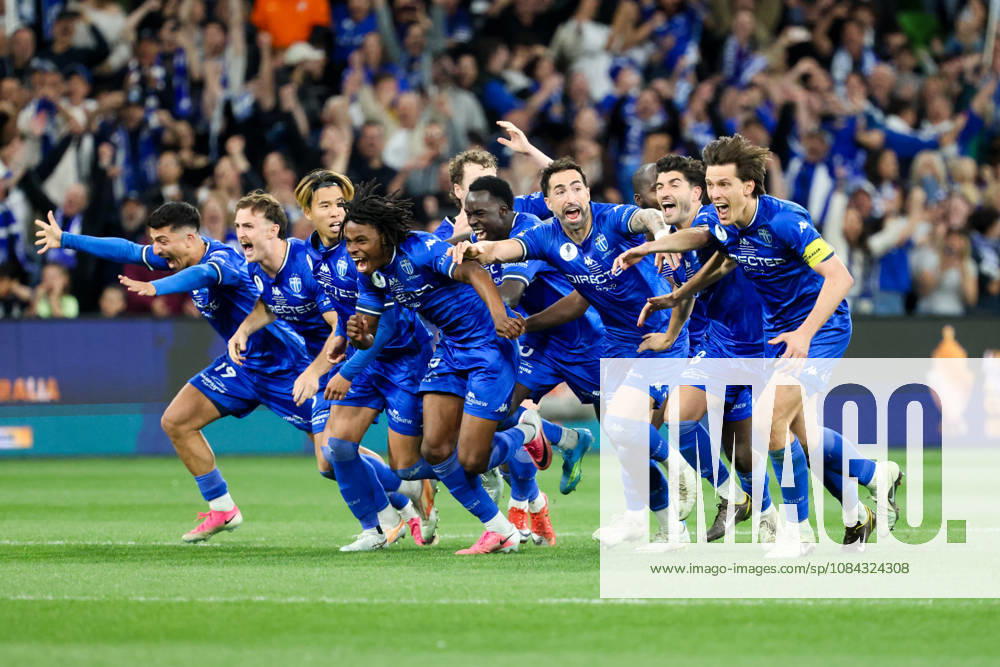 MELBOURNE, AUSTRALIA - OCTOBER 10: South Melbourne FC celebrates after defeating Melbourne Victory FC in the 2026 Hahn Australia Cup Final at AAMI Park on October 10, 2026 in Melbourne, Australia. South Melbourne FC V Melbourne Victory FC - Australia Cup 2026 Final - ZUMAp121 20261010_zsp_p121_103