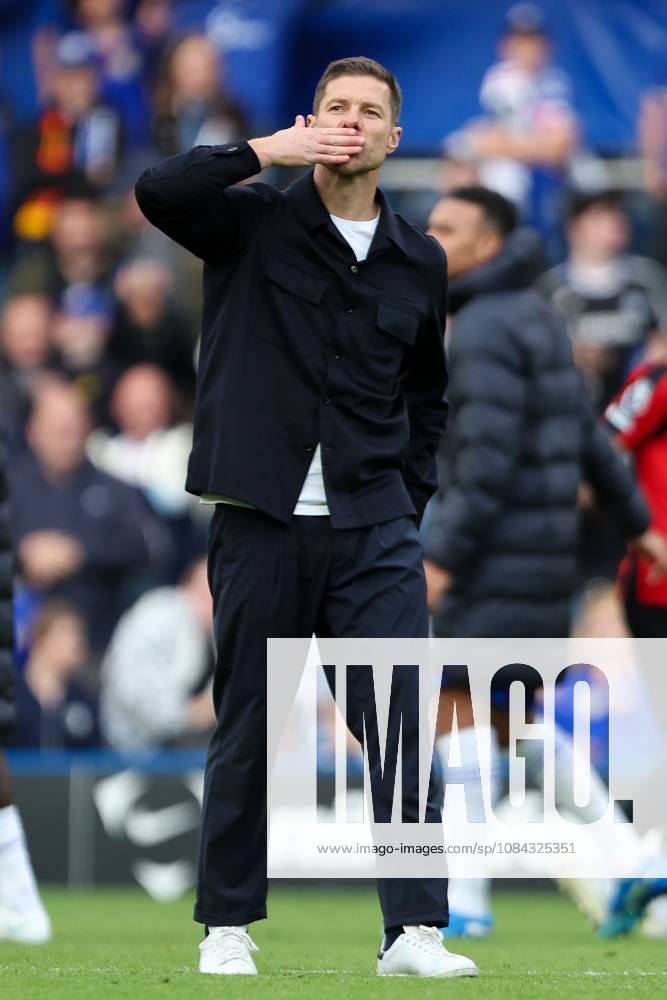 Xabi Alonso, Head Coach of Chelsea, acknowledges the fans after the match Chelsea v AFC Bournemouth, Premier League, Football, Stamford Bridge, London, UK, 10 10 2026, England - 10 Oct 2026London Stamford Bridge England United Kingdom
