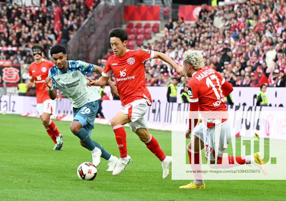 German Bundesliga 2026–2027 Season, Mewa Arena, Mainz, October 10, 2026, 1 FSV Mainz 05 (mz) vs. Bayer Leverkusen (lev) 3–4, Malik TILLMAN, Bayer Leverkusen (li), Jae Sung LEE 1 FSV Mainz 05, center, Benedikt HOLLERBACH 1 FSV Mainz 05 DFL REGULATIONS PROHIBIT ANY USE OF PHOTOGRAPHS AS IMAGE SEQUENCES AND OR QUASI-VIDEO; ; NATIONAL AND INTERNATIONAL NEWS AGENCIES EXCLUDED. German Bundesliga 1 FSV Mainz 05
