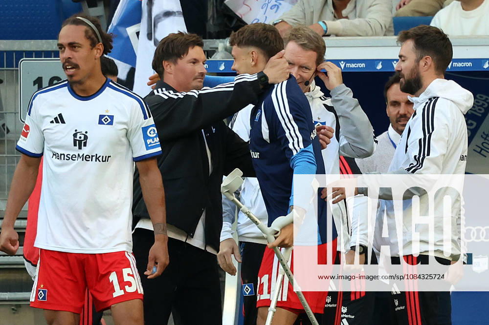 Soccer, Bundesliga 1, TSG 1899 Hoffenheim vs. Hamburger SV, Merlin Polzin, Hamburger SV Coach, Team, Players, celebrating after the game, Team, Player, celebrating at the end of the match; Nicolai Remberg of Hamburger SV is injured; injury; pain; pains; ; Sinsheim