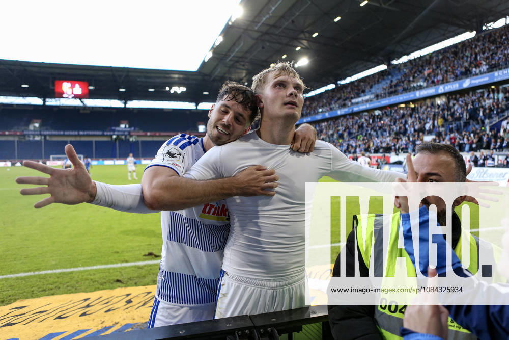 GER, Soccer, Men s, 3rd Division, 2026–2027 Season, MSV Duisburg vs. TSG Hoffenheim II, Peter Remmert (Duisburg) celebrates a goal with his team after the 3–2 goal scored by Tobias Fleckstein, Duisburg, at the Schauinsland-Reisen-Arena in North Rhine-Westphalia, Germany