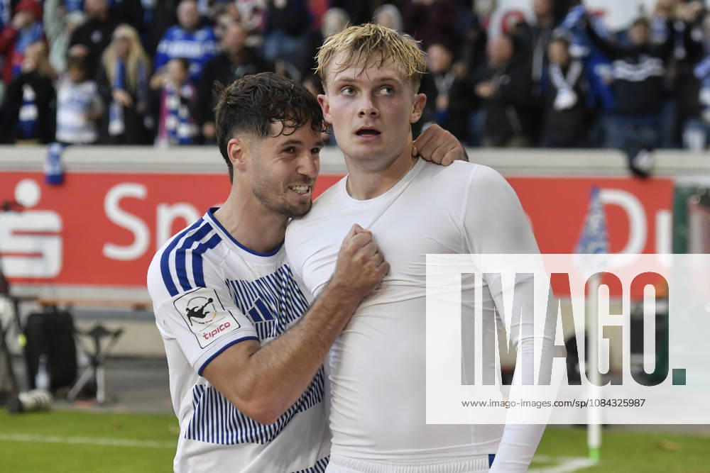 Peter Remmert (Duisburg 39) celebrates with the team after scoring the goal that made it 3–2. 10 10 2026 ¢ Soccer ¢ MSV Duisburg vs. TSG 1899 Hoffenheim II, Schauinsland Reisen Arena, Duisburg, DFB and DFL regulations prohibit any use of photographs as image sequences and or quasi-video