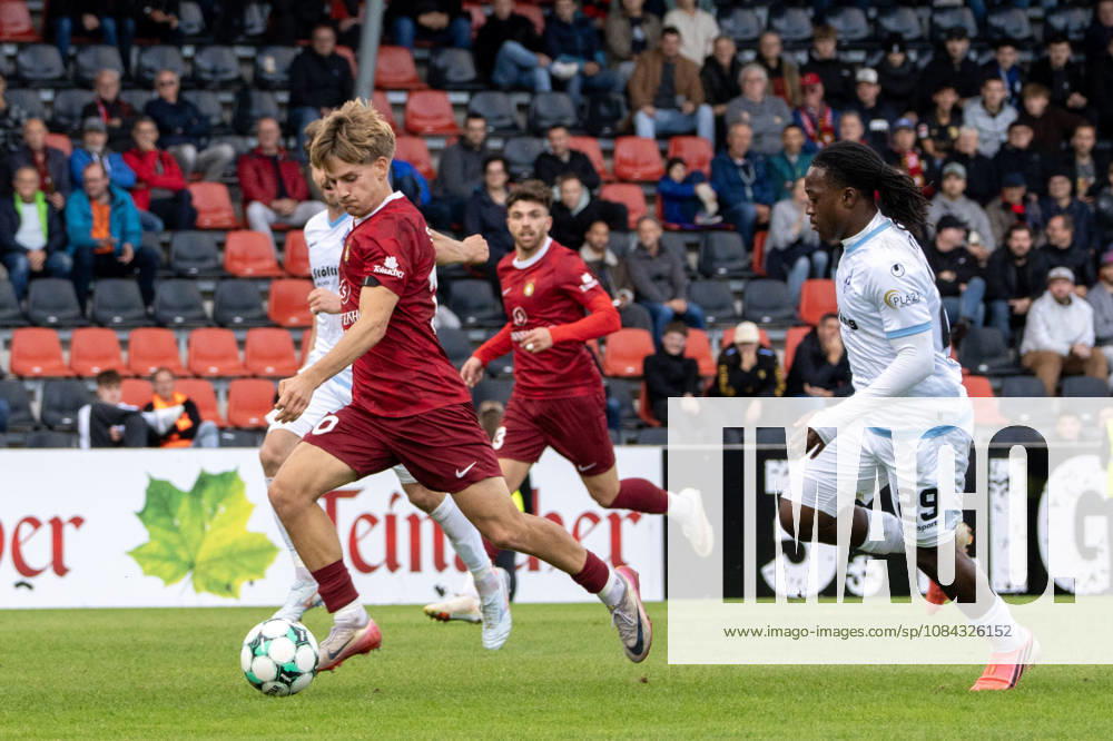 Soccer 3rd Division, SG Sonnenhof Großaspach vs. SV Waldhof Mannheim, left: Lukas Stoppel, SG Sonnenhof Großaspach in action, Aspach