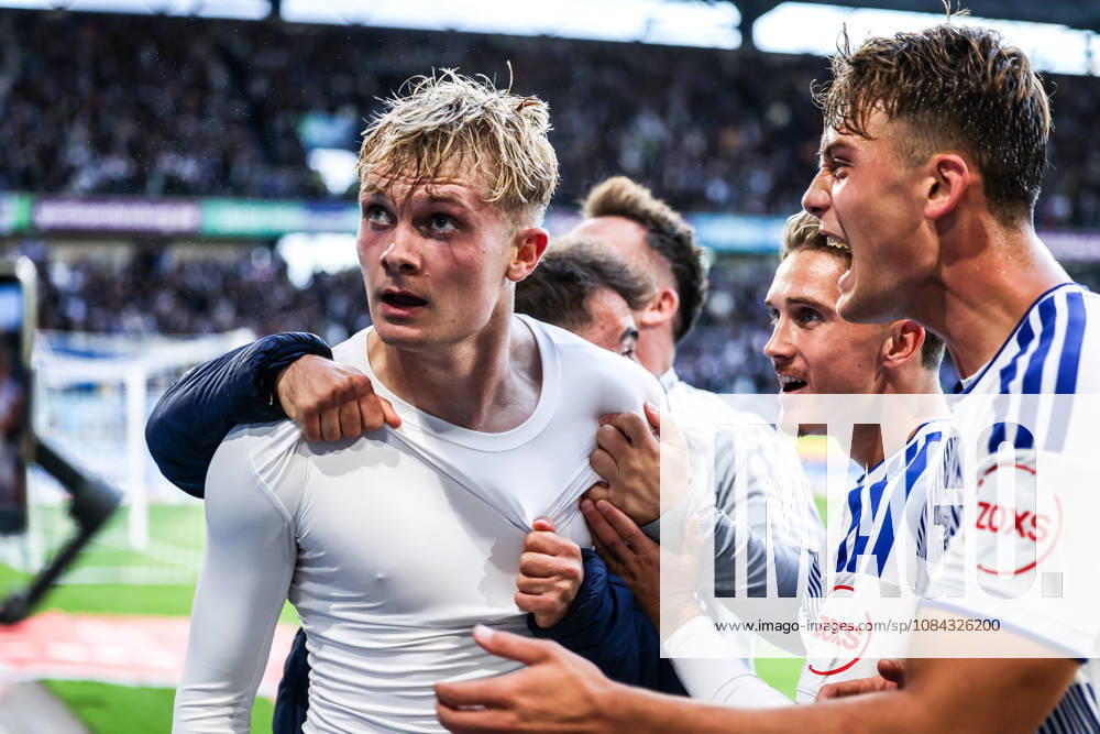 Sports, Soccer, 3rd Division, 2026–2027 Season, Matchday 8: MSV Duisburg vs. TSG 1899 Hoffenheim II, October 10, 2026, Schauinsland Reisen Arena: MSV Duisburg celebrates after Peter Remmert scores to make it 3–2, 39th minute—the players are thrilled—Duisburg, Schauinsland Reisen Arena, North Rhine-Westphalia, Germany