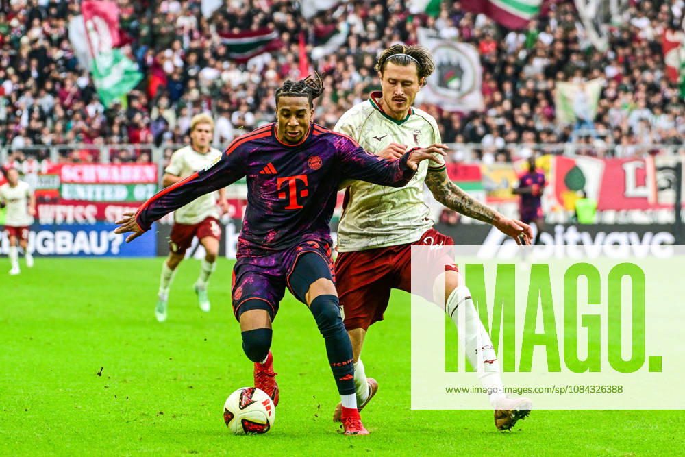 Germany, Soccer, Men s, Bundesliga 1, Matchday 5, FC Augsburg vs. FC Bayern Munich Michael Olise, Bayern Munich, 17, Calvin Brackelmann, FC Augsburg, 2, Augsburg WWK Arena, Bayern, Germany