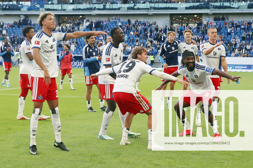 Soccer, Bundesliga 1, TSG 1899 Hoffenheim vs. Hamburger SV, HSV team, players, celebrating after the game, team, players, celebrating at the end of the match; Otto Stange, Hamburger SV; Terem Moffi, Hamburger SV; DFL; DFB; REGULATIONS PROHIBIT ANY USE OF PHOTOGRAPHS as IMAGE SEQUENCES and or QUASI-VIDEO; Sinsheim
