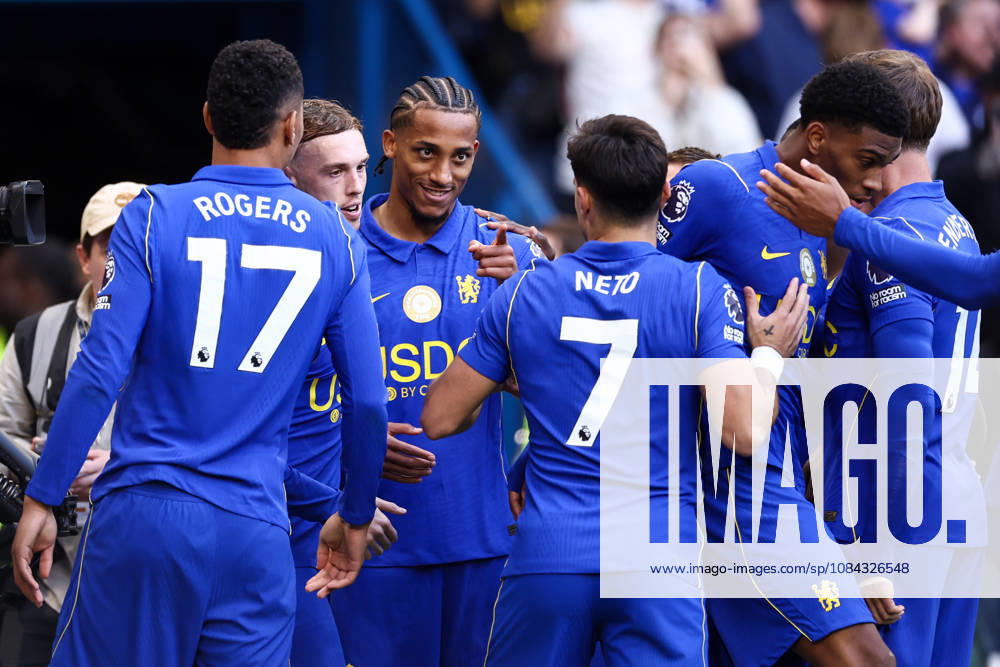 Chelsea gegen Bournemouth, 10. Oktober 2026, London, Premier League, Fußball: Chelsea gegen Bournemouth – Joao Pedro von Chelsea feiert das dritte Tor gemeinsam mit Pedro Neto von Chelsea. Foto: Jacques Feeney, Abseits, London, Großbritannien