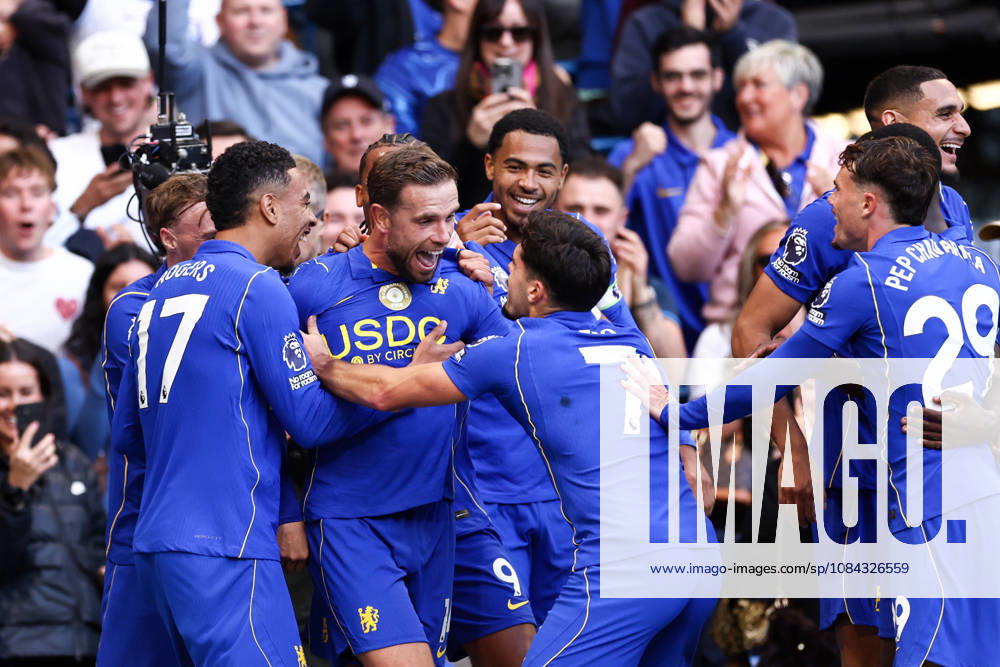 Chelsea gegen Bournemouth, 10. Oktober 2026, London, Premier League, Fußball: Chelsea gegen Bournemouth – Jordan Henderson von Chelsea feiert das fünfte Tor gemeinsam mit Pedro Neto von Chelsea. Foto: Jacques Feeney, Offside, London, Großbritannien