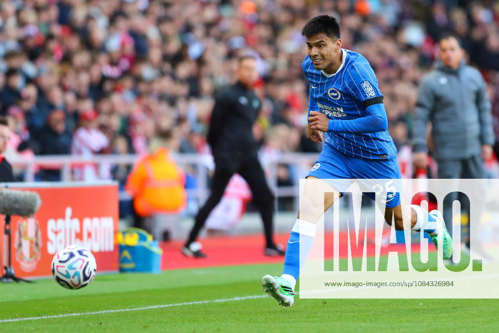 SUNDERLAND, ENGLAND, OCTOBER 10: Diego Gómez of Brighton & Hove Albion chases the ball during a Premier League 2026-27 match between Sunderland AFC and Brighton & Hove Albion at the Stadium of Light on October 10, 2026 in Sunderland, England. (Photo by Zach Forster Sports Press Photo)