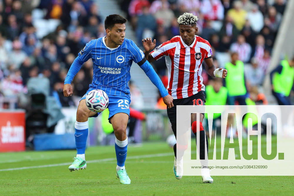SUNDERLAND, ENGLAND, OCTOBER 10: Diego Gómez of Brighton & Hove Albion (L) on the ball is pressured by Nilson Angulo of Sunderland AFC (R) during a Premier League 2026-27 match between Sunderland AFC and Brighton & Hove Albion at the Stadium of Light on October 10, 2026 in Sunderland, England. (Photo by Zach Forster Sports Press Photo)
