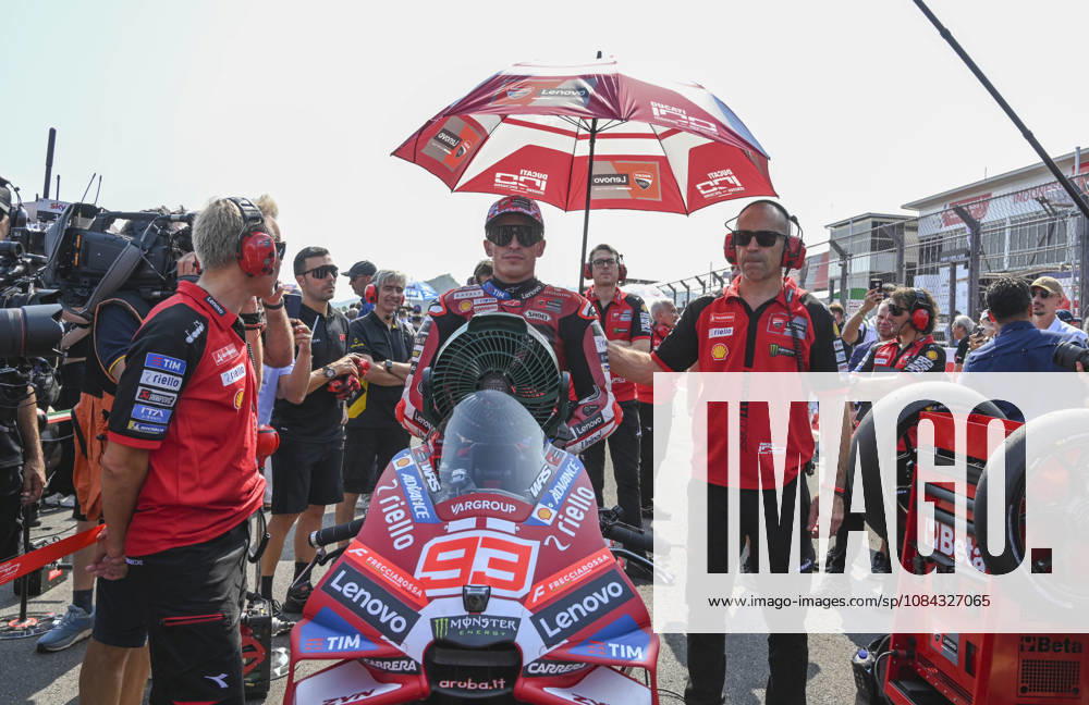 (261010) -- LOMBOK, Oct. 10, 2026 -- Ducati Lenovo Team s Marc Marquez (C) of Spain prepares before the sprint race of MotoGP at Mandalika International circuit in Lombok, Indonesia, Oct. 10, 2026. ) (SP)INDONESIA-LOMBOK-MOTOGP-SPRINT RACE-MANDALIKA INTERNATIONAL CIRCUIT Zulkarnain