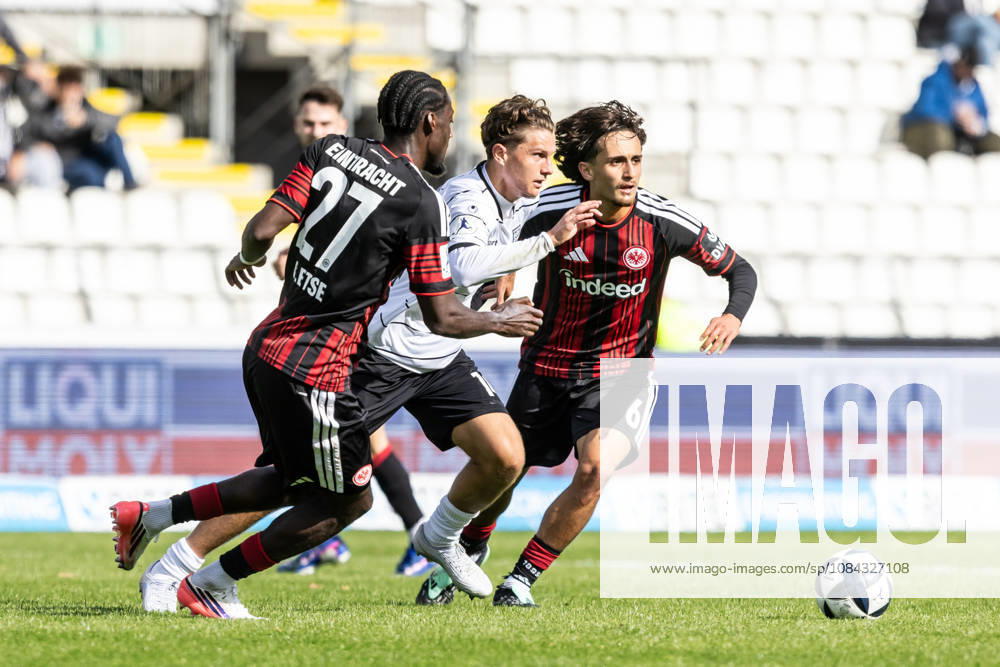 SSV Ulm 1846 Soccer vs. Eintracht Frankfurt II, Soccer, Regionalliga Southwest, Matchday 11, Donaustadion Ulm, October 26, Collin Owusu Etse (Eintracht Frankfurt II), 27, Karl Kempf, SSV Ulm 1846 Soccer, 14, Eba Bekir Is, Eintracht Frankfurt II, 6, SSV Ulm 1846 Soccer vs. Eintracht Frankfurt II, Soccer, Regionalliga Southwest, Matchday 11, Donaustadion Ulm, October 26, 2010; Photo by Lucca Fundel; Ulm Donaustadion, Baden-Württemberg, Germany
