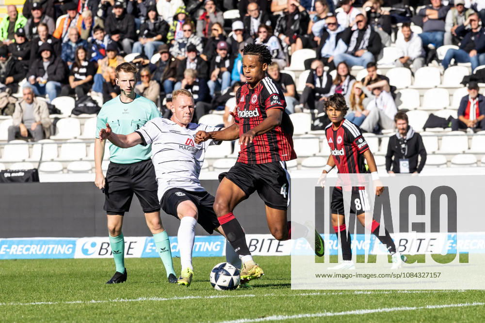 SSV Ulm 1846 Soccer vs. Eintracht Frankfurt II, Soccer, Regionalliga Southwest, Matchday 11, Donaustadion Ulm, October 26, 2010, photo by Leon Müller, SSV Ulm 1846 Soccer, 17, Julian Yao Mawuli Etse Eintracht Frankfurt II, 4 SSV Ulm 1846 Soccer vs. Eintracht Frankfurt II, Soccer, Regionalliga Southwest, Matchday 11, Donaustadion Ulm, October 26, 2010; Photo by Lucca Fundel, Ulm Donaustadion, Baden-Württemberg, Germany