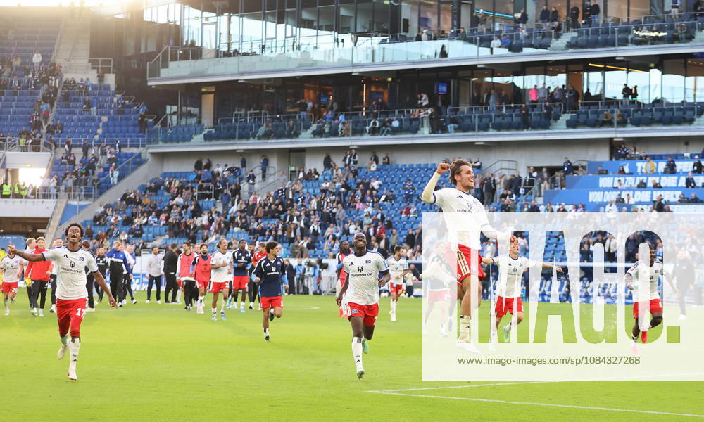 Soccer, Bundesliga 1, TSG 1899 Hoffenheim vs. Hamburger SV: The Hamburger SV team thanks the fans after the match, applauds the fans. DFL and DFB regulations prohibit any use of photographs as image sequences and or quasi-video. Sinsheim